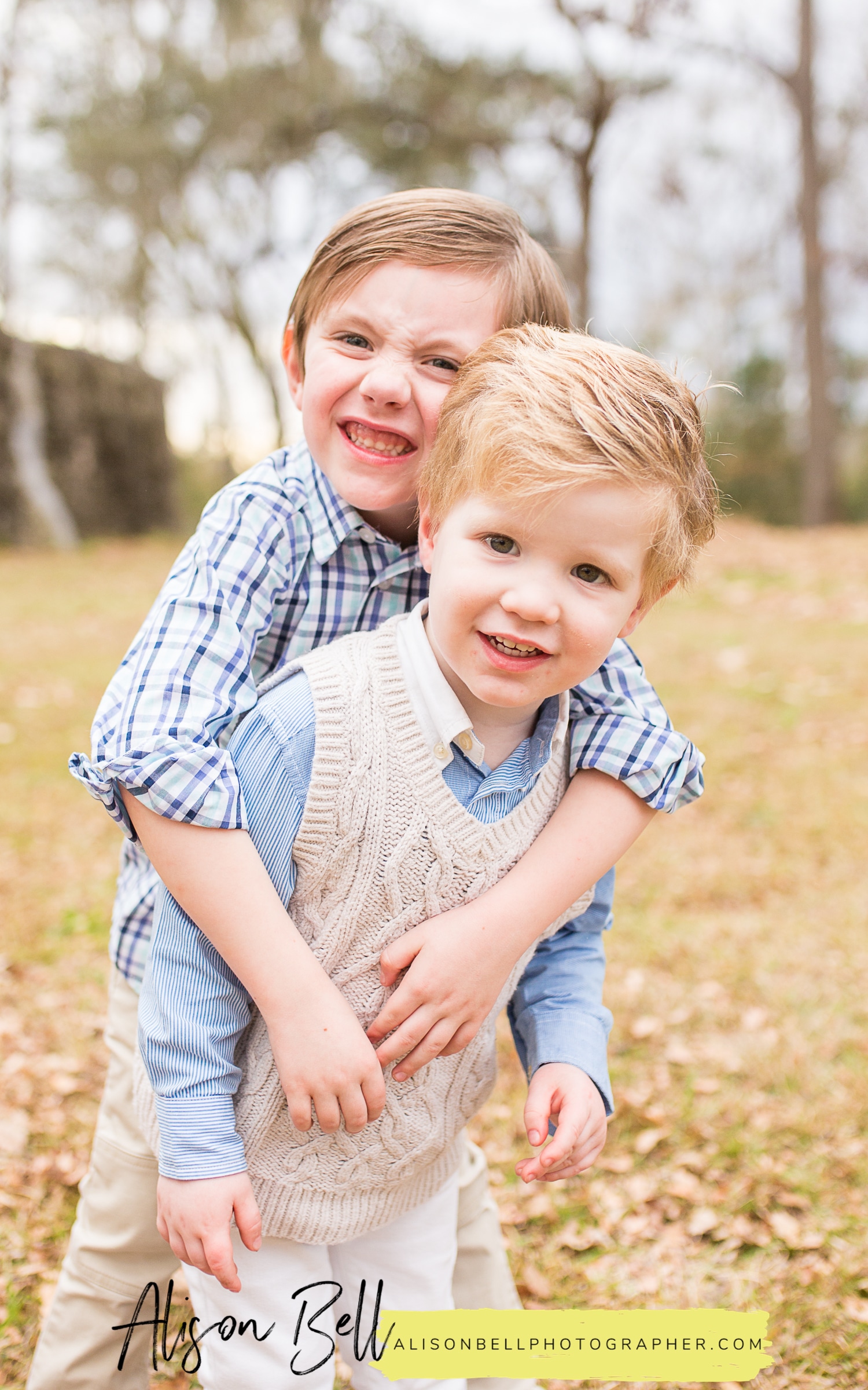 Extended family session with adult children, grandkids, and grandparents at Colonial Dorchester State Park in Charleston, South Carolina by Alison Bell, Photographer