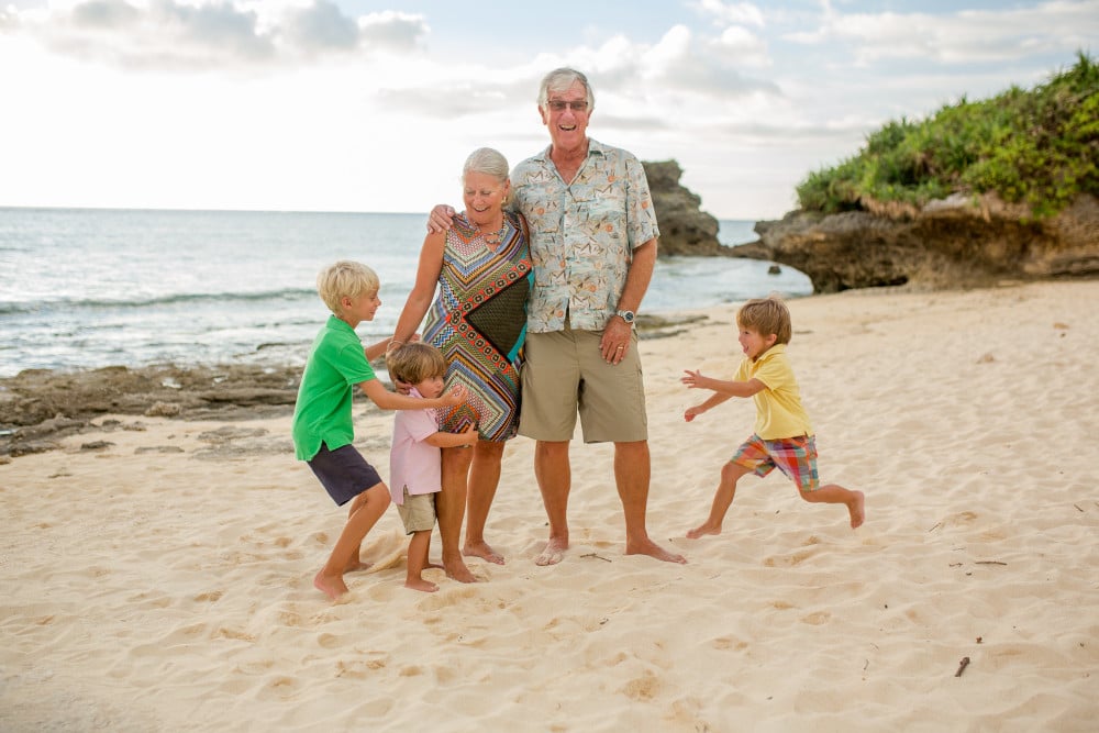 Alison Bell, Photographer okinawa, beach, extended family